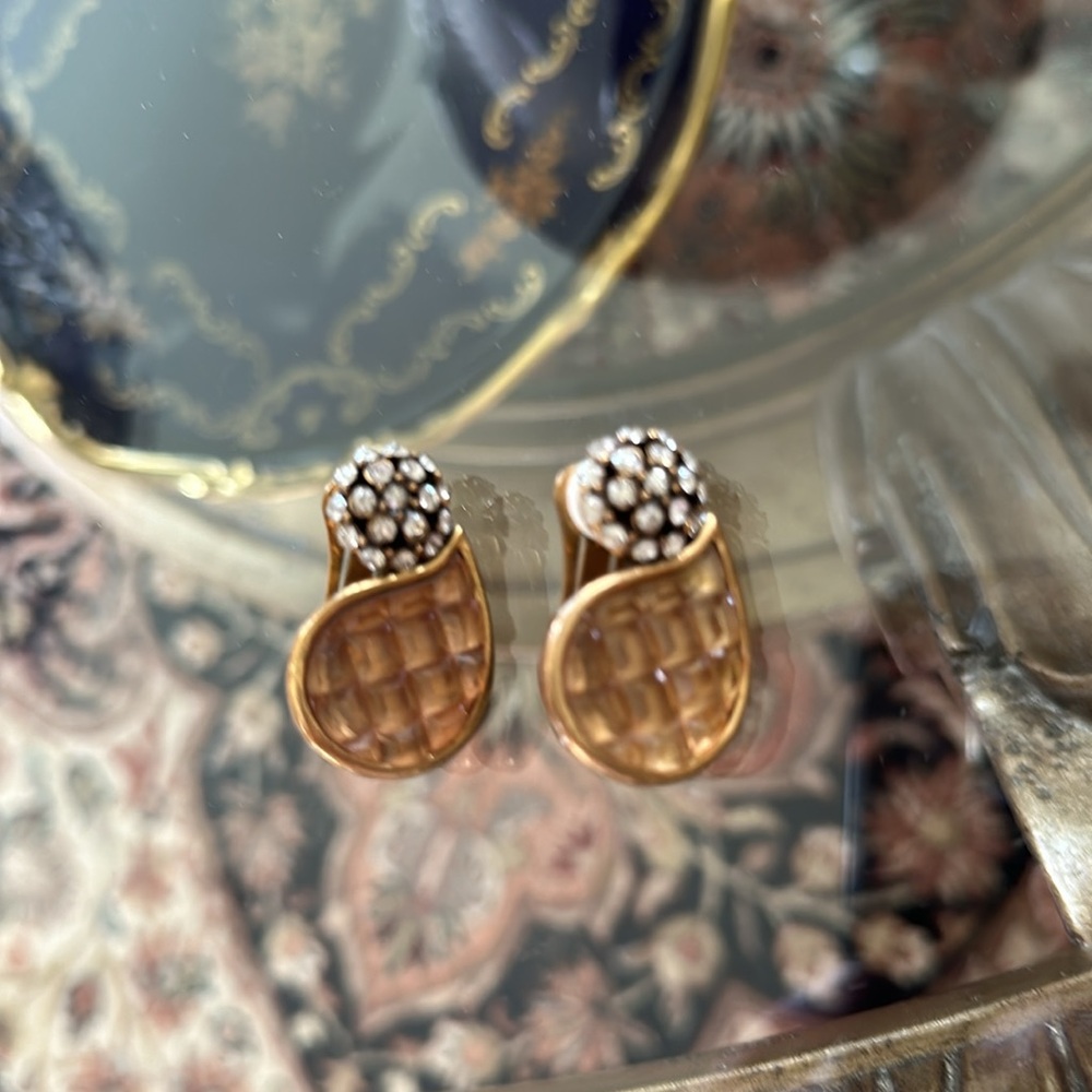 Oscar de la Renta  earrings